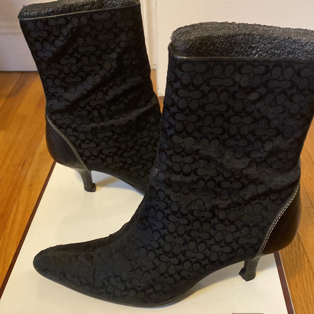 Signature Coach Black Zippered Bootie, CC Monogram booty. ~ Size 6 ~